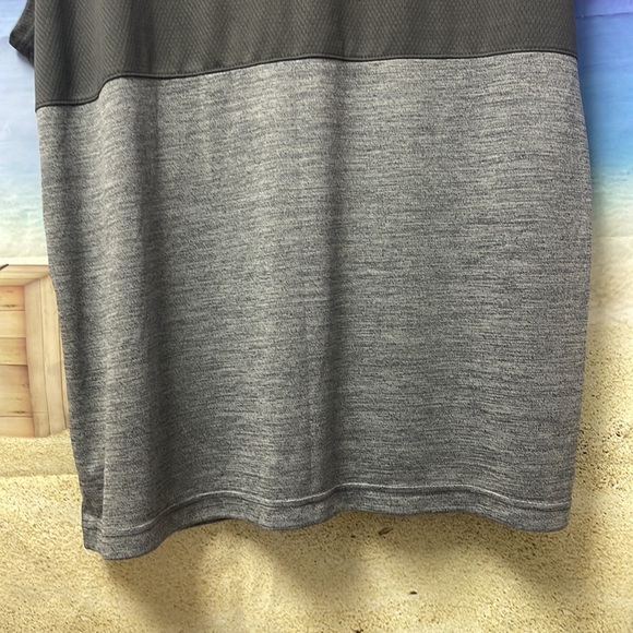 - Brand new with tags Men’s Reebok active tank top. Top has a small thread… - Picture 14 of 16